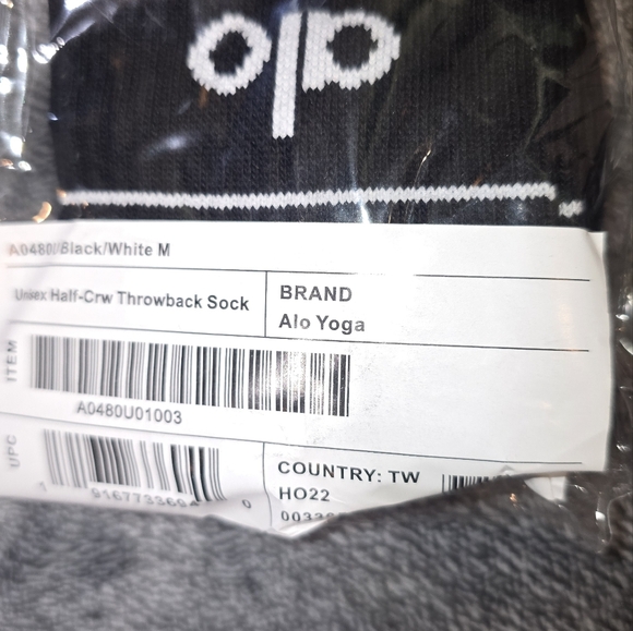 ALO Yoga Unisex Half Crew Black And White Performance Socks Medium - Picture 3 of 5